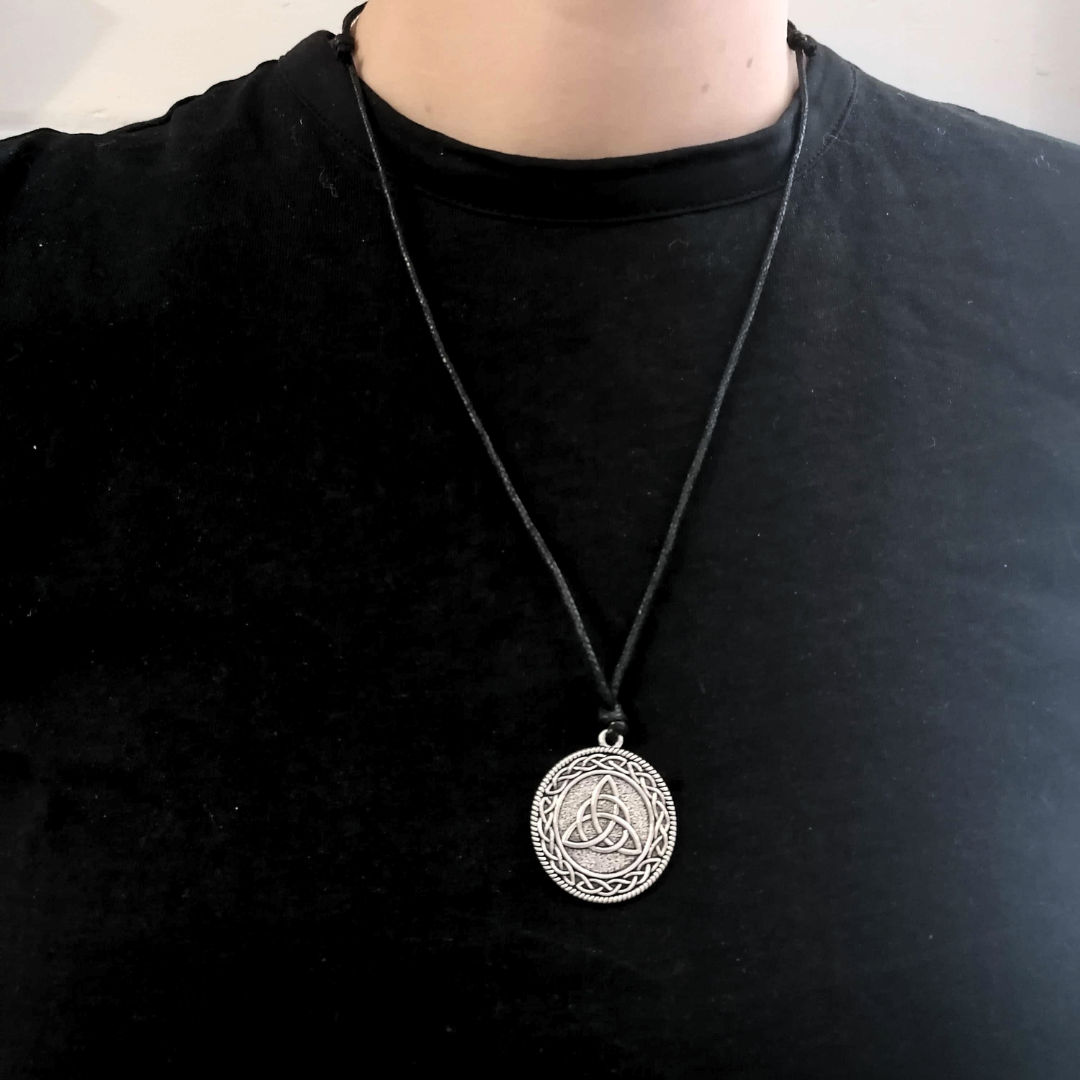 Vintage Round Celtic Trinity Knot Rope Necklace